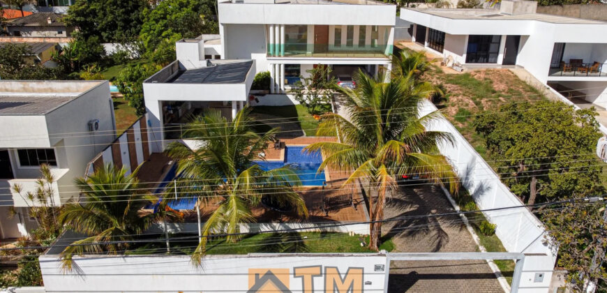 Conquiste seu novo lar no Condomínio Ouro Vermelho I, no bairro Jardim Botânico, em Brasília. Uma linda casa de 600m², moderna e espaçosa, que une conforto, praticidade e um estilo de vida exclusivo para você e sua família. Aproveite o melhor de morar em uma residência com amplas suítes e uma infraestrutura completa de lazer.
