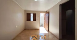 CASA COM 3 QUARTOS, EXCELENTE LOCALIZAÇÃO, NASCENTE, ARMÁRIOS , CHURRASQUEIRA, PROXIMA A ADMINISTRAÇÃO REGIONAL, NO BAIRRO RESIDENCIAL OESTE, EM SÃO SEBASTIÃO/DF.