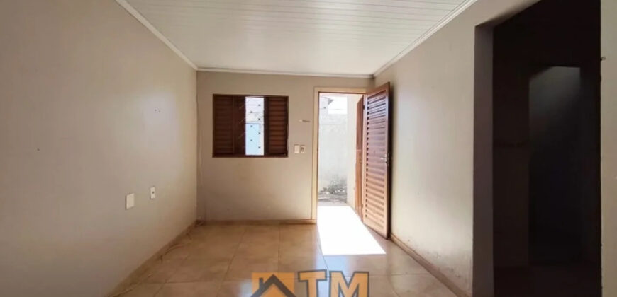 CASA COM 3 QUARTOS, EXCELENTE LOCALIZAÇÃO, NASCENTE, ARMÁRIOS , CHURRASQUEIRA, PROXIMA A ADMINISTRAÇÃO REGIONAL, NO BAIRRO RESIDENCIAL OESTE, EM SÃO SEBASTIÃO/DF.