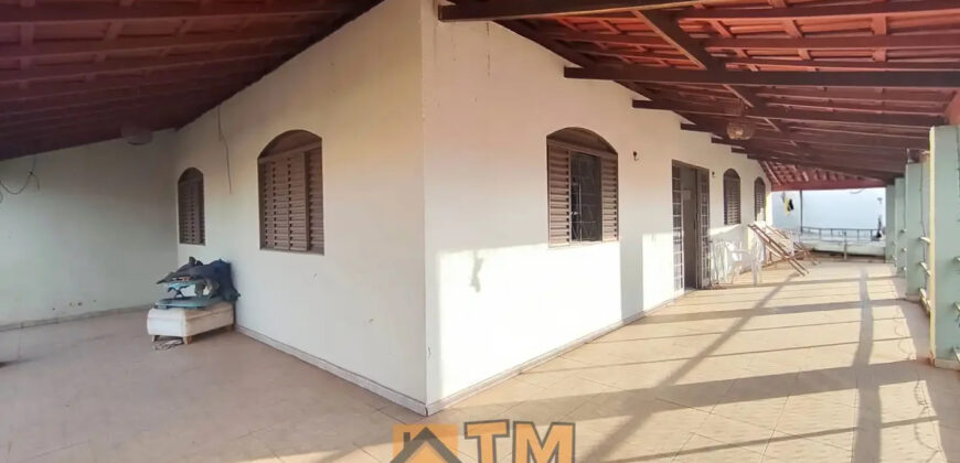 SOBRADO DE ESQUINA COM 1 CASA E 3 KITNETS E UMA GALPÃO, NO BAIRRO VILA NOVA EM SÃO SEBASTIÃO DF.