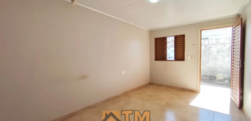 CASA COM 3 QUARTOS, EXCELENTE LOCALIZAÇÃO, NASCENTE, ARMÁRIOS , CHURRASQUEIRA, PROXIMA A ADMINISTRAÇÃO REGIONAL, NO BAIRRO RESIDENCIAL OESTE, EM SÃO SEBASTIÃO/DF.