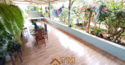 CHÁCARA DE 2.5 HECTARES NO CAFÉ SEM TROCO. 1° CASA COM 2 QUARTOS, SALA, COZINHA E BANHEIRO. 2° CASA COM 4 QUARTOS SENDO 2 SUÍTES, SALA, COPA, COZINHA, BANHEIRO SOCIAL, ÁREA DE SERVIÇO, VARANDA NA LATERAIS.