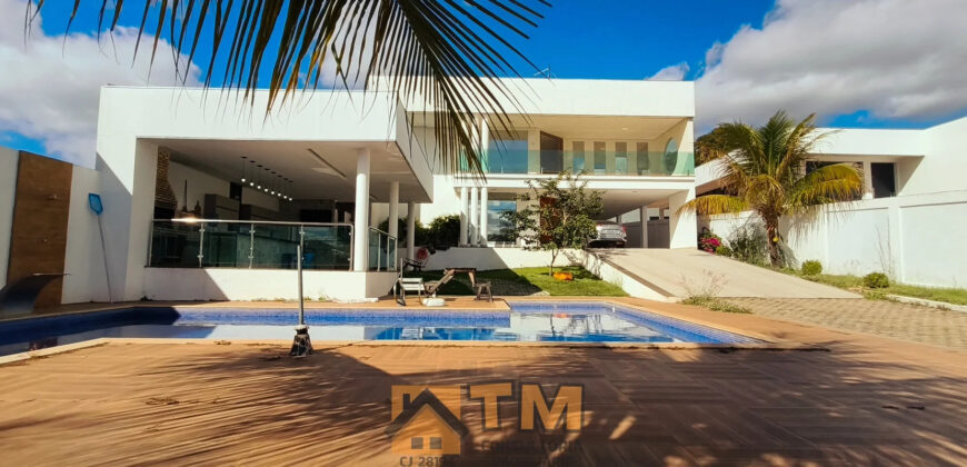 Conquiste seu novo lar no Condomínio Ouro Vermelho I, no bairro Jardim Botânico, em Brasília. Uma linda casa de 600m², moderna e espaçosa, que une conforto, praticidade e um estilo de vida exclusivo para você e sua família. Aproveite o melhor de morar em uma residência com amplas suítes e uma infraestrutura completa de lazer.