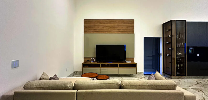 MARAVILHOSA CASA, NOVA DE ALTO PADRÃO, SOFISTICAÇÃO, CONFORTO E MODERNIDADE APRESENTAMOS ESTA BELÍSSIMA RESIDÊNCIA, PROJETADA PARA QUEM BUSCA EXCLUSIVIDADE, CONFORTO E UM ACABAMENTO IMPECÁVEL.