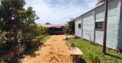CHÁCARA DE 2.5 HECTARES NO CAFÉ SEM TROCO. 1° CASA COM 2 QUARTOS, SALA, COZINHA E BANHEIRO. 2° CASA COM 4 QUARTOS SENDO 2 SUÍTES, SALA, COPA, COZINHA, BANHEIRO SOCIAL, ÁREA DE SERVIÇO, VARANDA NA LATERAIS.