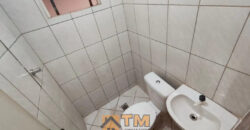 CASA COM 3 QUARTOS, EXCELENTE LOCALIZAÇÃO, NASCENTE, ARMÁRIOS , CHURRASQUEIRA, PROXIMA A ADMINISTRAÇÃO REGIONAL, NO BAIRRO RESIDENCIAL OESTE, EM SÃO SEBASTIÃO/DF.