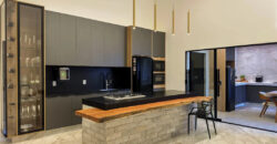 MARAVILHOSA CASA, NOVA DE ALTO PADRÃO, SOFISTICAÇÃO, CONFORTO E MODERNIDADE APRESENTAMOS ESTA BELÍSSIMA RESIDÊNCIA, PROJETADA PARA QUEM BUSCA EXCLUSIVIDADE, CONFORTO E UM ACABAMENTO IMPECÁVEL.