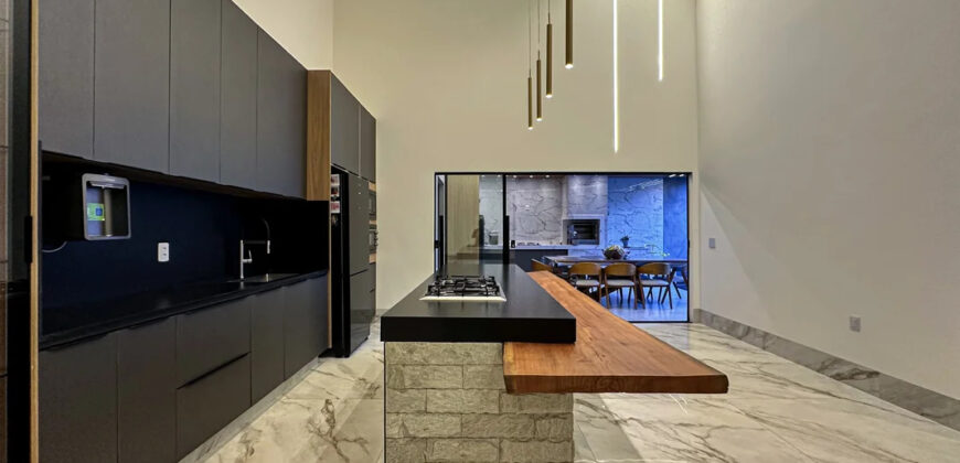 MARAVILHOSA CASA, NOVA DE ALTO PADRÃO, SOFISTICAÇÃO, CONFORTO E MODERNIDADE APRESENTAMOS ESTA BELÍSSIMA RESIDÊNCIA, PROJETADA PARA QUEM BUSCA EXCLUSIVIDADE, CONFORTO E UM ACABAMENTO IMPECÁVEL.