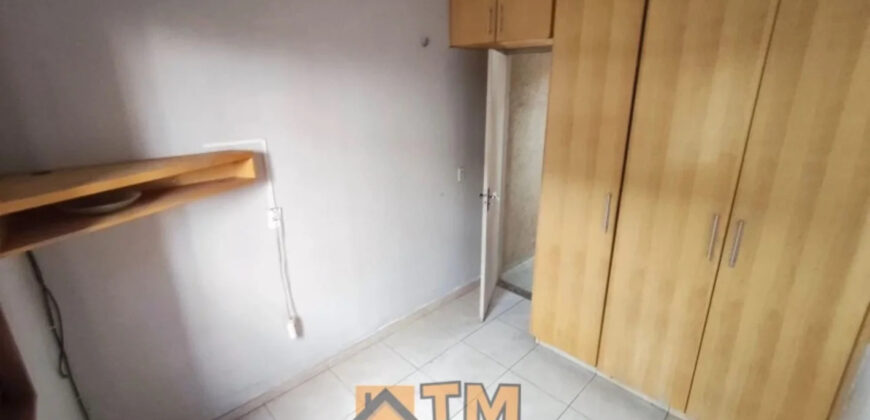 CASA COM 3 QUARTOS, EXCELENTE LOCALIZAÇÃO, NASCENTE, ARMÁRIOS , CHURRASQUEIRA, PROXIMA A ADMINISTRAÇÃO REGIONAL, NO BAIRRO RESIDENCIAL OESTE, EM SÃO SEBASTIÃO/DF.
