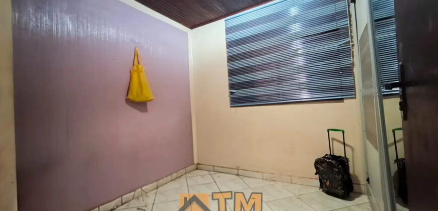 SOBRADO DE ESQUINA COM 1 CASA E 3 KITNETS E UMA GALPÃO, NO BAIRRO VILA NOVA EM SÃO SEBASTIÃO DF.