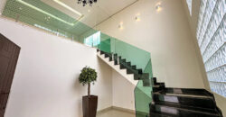 Conquiste seu novo lar no Condomínio Ouro Vermelho I, no bairro Jardim Botânico, em Brasília. Uma linda casa de 600m², moderna e espaçosa, que une conforto, praticidade e um estilo de vida exclusivo para você e sua família. Aproveite o melhor de morar em uma residência com amplas suítes e uma infraestrutura completa de lazer.