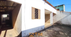 CASA COM 3 QUARTOS, EXCELENTE LOCALIZAÇÃO, NASCENTE, ARMÁRIOS , CHURRASQUEIRA, PROXIMA A ADMINISTRAÇÃO REGIONAL, NO BAIRRO RESIDENCIAL OESTE, EM SÃO SEBASTIÃO/DF.