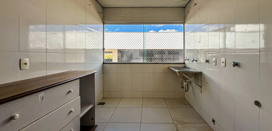 Conquiste seu novo lar no Condomínio Ouro Vermelho I, no bairro Jardim Botânico, em Brasília. Uma linda casa de 600m², moderna e espaçosa, que une conforto, praticidade e um estilo de vida exclusivo para você e sua família. Aproveite o melhor de morar em uma residência com amplas suítes e uma infraestrutura completa de lazer.