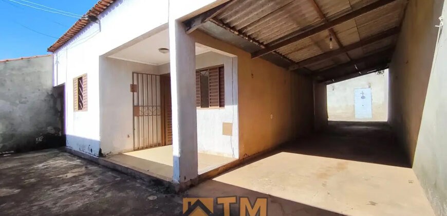 CASA COM 3 QUARTOS, EXCELENTE LOCALIZAÇÃO, NASCENTE, ARMÁRIOS , CHURRASQUEIRA, PROXIMA A ADMINISTRAÇÃO REGIONAL, NO BAIRRO RESIDENCIAL OESTE, EM SÃO SEBASTIÃO/DF.