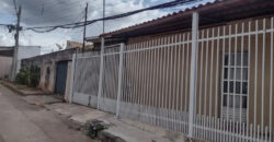 INVESTIR OU MORAR SÃO 2 CASAS NO MESMO LOTE, NO SETOR TRADICIONAL, EM SÃO SEBASTIÃO/DF
