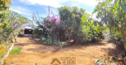 CHÁCARA DE 2.5 HECTARES NO CAFÉ SEM TROCO. 1° CASA COM 2 QUARTOS, SALA, COZINHA E BANHEIRO. 2° CASA COM 4 QUARTOS SENDO 2 SUÍTES, SALA, COPA, COZINHA, BANHEIRO SOCIAL, ÁREA DE SERVIÇO, VARANDA NA LATERAIS.