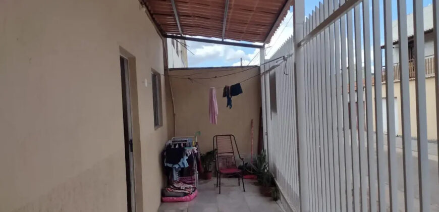 INVESTIR OU MORAR SÃO 2 CASAS NO MESMO LOTE, NO SETOR TRADICIONAL, EM SÃO SEBASTIÃO/DF