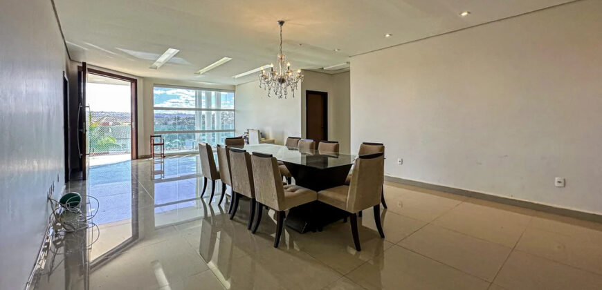 Conquiste seu novo lar no Condomínio Ouro Vermelho I, no bairro Jardim Botânico, em Brasília. Uma linda casa de 600m², moderna e espaçosa, que une conforto, praticidade e um estilo de vida exclusivo para você e sua família. Aproveite o melhor de morar em uma residência com amplas suítes e uma infraestrutura completa de lazer.