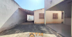 CASA COM 3 QUARTOS, EXCELENTE LOCALIZAÇÃO, NASCENTE, ARMÁRIOS , CHURRASQUEIRA, PROXIMA A ADMINISTRAÇÃO REGIONAL, NO BAIRRO RESIDENCIAL OESTE, EM SÃO SEBASTIÃO/DF.