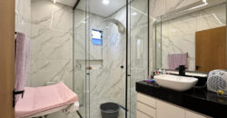 MARAVILHOSA CASA, NOVA DE ALTO PADRÃO, SOFISTICAÇÃO, CONFORTO E MODERNIDADE APRESENTAMOS ESTA BELÍSSIMA RESIDÊNCIA, PROJETADA PARA QUEM BUSCA EXCLUSIVIDADE, CONFORTO E UM ACABAMENTO IMPECÁVEL.