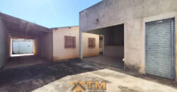 CASA COM 3 QUARTOS, EXCELENTE LOCALIZAÇÃO, NASCENTE, ARMÁRIOS , CHURRASQUEIRA, PROXIMA A ADMINISTRAÇÃO REGIONAL, NO BAIRRO RESIDENCIAL OESTE, EM SÃO SEBASTIÃO/DF.