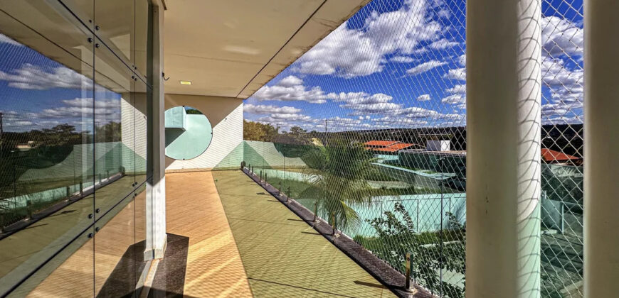 Conquiste seu novo lar no Condomínio Ouro Vermelho I, no bairro Jardim Botânico, em Brasília. Uma linda casa de 600m², moderna e espaçosa, que une conforto, praticidade e um estilo de vida exclusivo para você e sua família. Aproveite o melhor de morar em uma residência com amplas suítes e uma infraestrutura completa de lazer.
