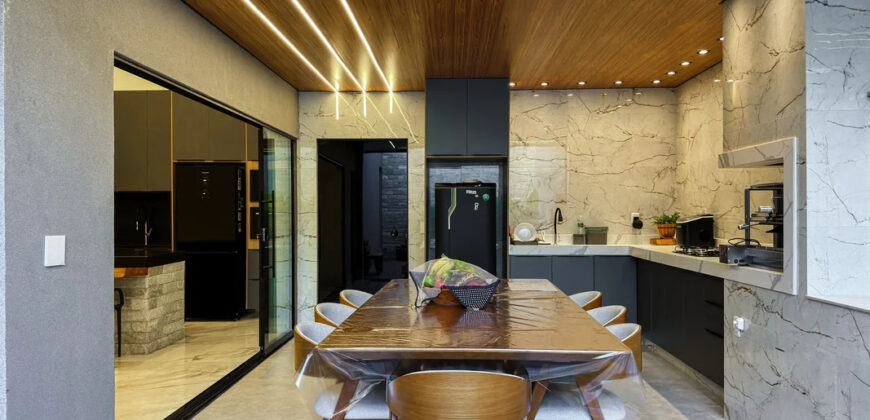 MARAVILHOSA CASA, NOVA DE ALTO PADRÃO, SOFISTICAÇÃO, CONFORTO E MODERNIDADE APRESENTAMOS ESTA BELÍSSIMA RESIDÊNCIA, PROJETADA PARA QUEM BUSCA EXCLUSIVIDADE, CONFORTO E UM ACABAMENTO IMPECÁVEL.