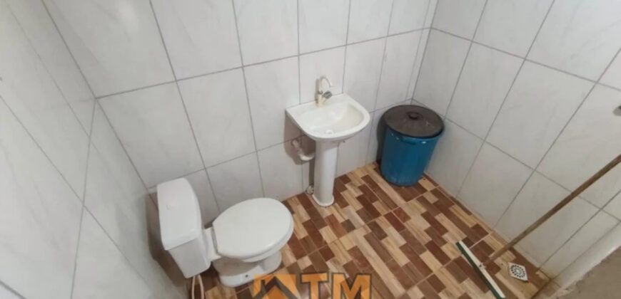 CHÁCARA DE 2.5 HECTARES NO CAFÉ SEM TROCO. 1° CASA COM 2 QUARTOS, SALA, COZINHA E BANHEIRO. 2° CASA COM 4 QUARTOS SENDO 2 SUÍTES, SALA, COPA, COZINHA, BANHEIRO SOCIAL, ÁREA DE SERVIÇO, VARANDA NA LATERAIS.