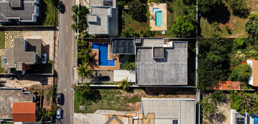 Conquiste seu novo lar no Condomínio Ouro Vermelho I, no bairro Jardim Botânico, em Brasília. Uma linda casa de 600m², moderna e espaçosa, que une conforto, praticidade e um estilo de vida exclusivo para você e sua família. Aproveite o melhor de morar em uma residência com amplas suítes e uma infraestrutura completa de lazer.